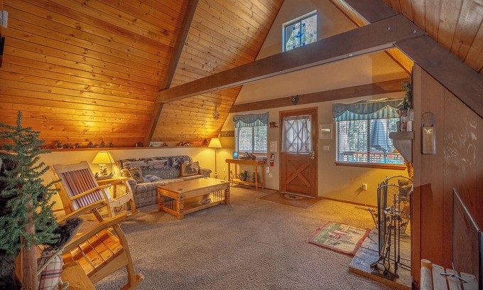 Ruidoso Cabin | Cozy Upper Canyon Gem w Large deck and Great Forest Views