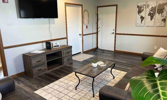 Houston Apartment | Cozy Upstairs Apartment -centrally located near Troy, Piqua, and Greenville.