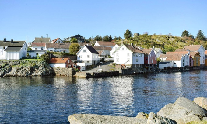 Sogndalstrand Apartment | Cozy vacation apartment - ideal for a fishing vacation and experiences in nature.