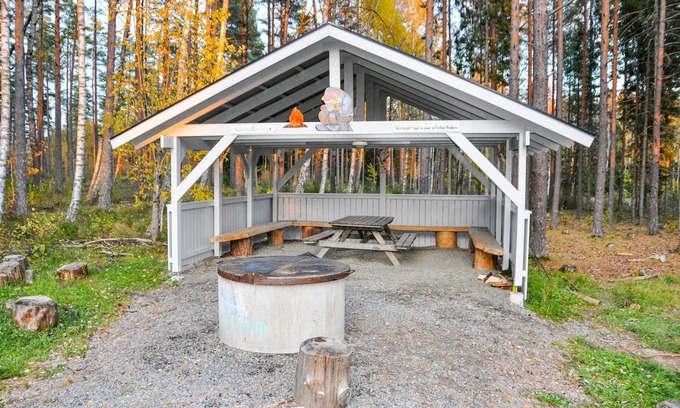 Forshaga Apartment | Cozy vacation apartment in beautiful wooded surroundings, directly on the Klarälvsbanan cycle path.