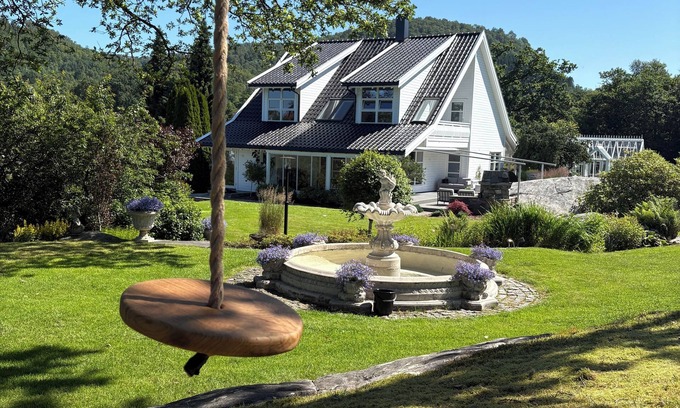 Strand Villa | Cozy Villa near Pulpit Rock – Wine Cellar & Boat