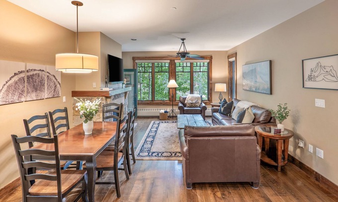 Historic District Condo | Cozy Winter Escape – 2BR/2BA Near Snowy Trails & Downtown