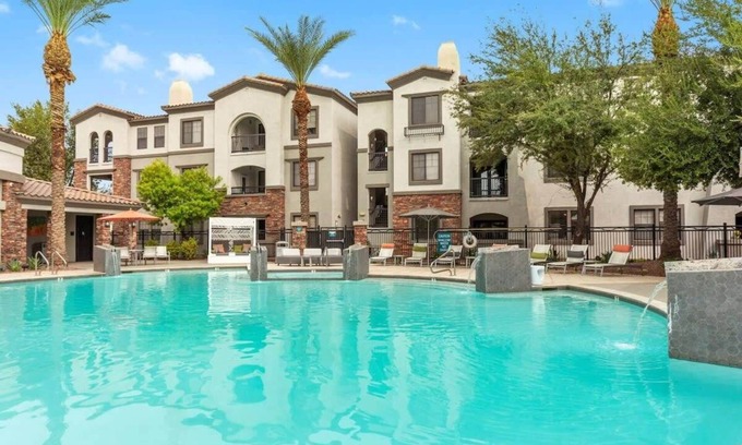Glendale Sports and Entertainment District Apartment | CozySuites by the stadium w/pool 07