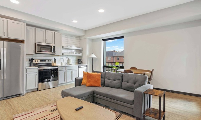 Lockerbie Square Apartment | CozySuites Mass with parking, lounge & roof deck #32