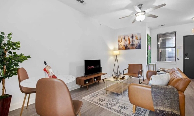 Music Row Apartment | CozySuites Music Row Spacious 1BR free parking 56