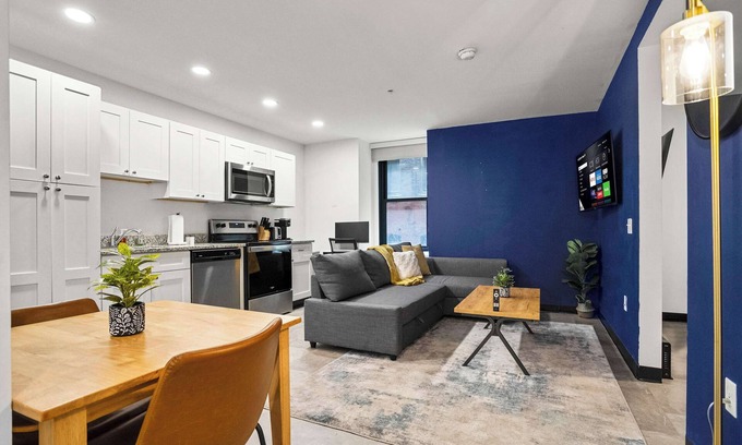 Cultural District Apartment | CozySuites Stunning 1BR in Downtown Pitts #3