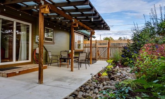Eugene House | Craftsman Oasis- Cozy Cottage w/Fire Pit