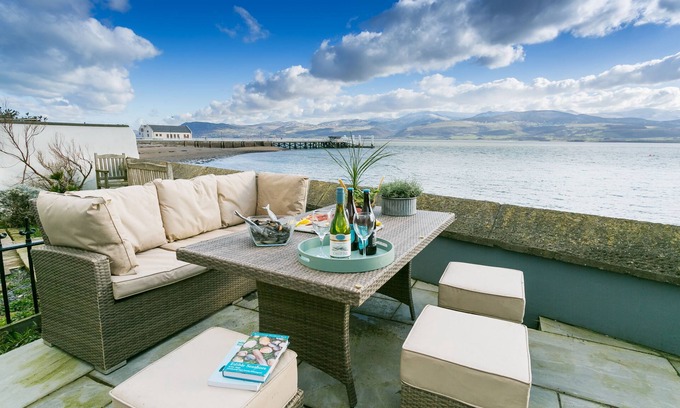 Beaumaris Cottage | Craig Hyfryd - a coastal that sleeps 12 guests in 6 bedrooms