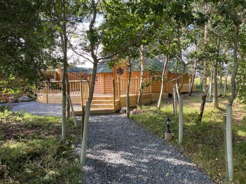 Inverurie Apartment | Craigshannoch Luxury 1 bed woodland lodge hot tub