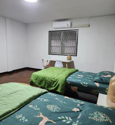 Chatuchak House | Creative Bangkok twin bed