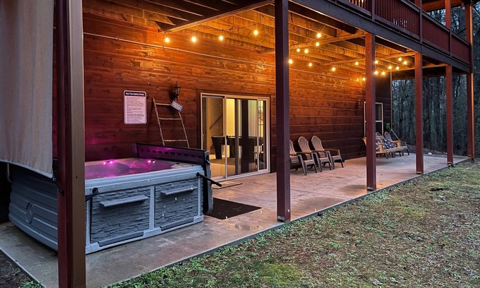 Blairsville Cabin | Creek front Cabin with 1000 sq foot GAME ROOM and Hot Tub