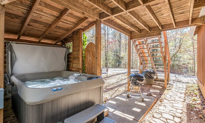 Helen Cabin | Creekside Cottage | 1BR,1BA | Pet Friendly, Hot Tub, Pool Table, Trout Fishing