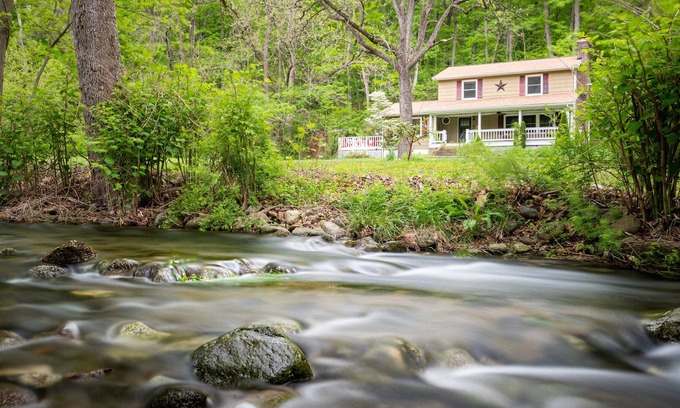 Luray Cottage | Creekside Cottage at Shenandoah