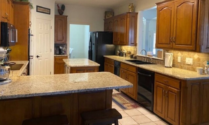 Midlothian House | Creekside Oasis with pool & hot tub- 35 minutes from Downtown Dallas/Forth Worth