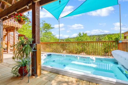 Wimberley House | Creekside Vista Escape - Lodge