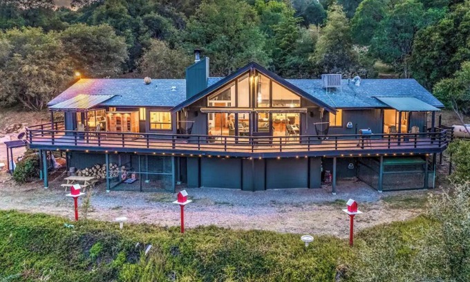 Yosemite Forks Ski Chalet | π Crescent Chalet - Hot Tub, Views, Sauna!