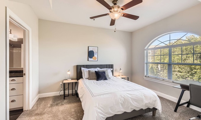 Old Fourth Ward Apartment | Crest at Midtown 1413 l 1 Bedroom 1 Bathroom