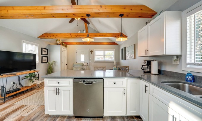 Crest Hill House | Crest Hill Home Near Golf ~ 3 Mi to Joliet!