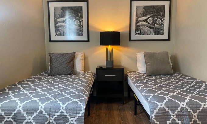Dayton Apartment | Crew Housing - Sleeps 8 w/6 beds + 4 bedrooms