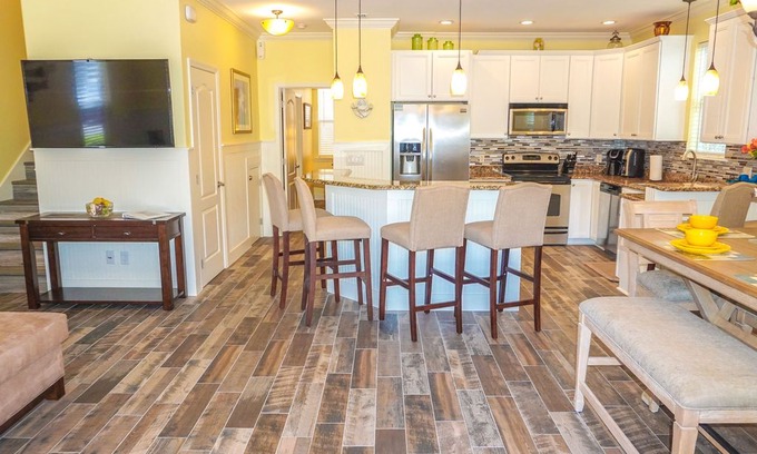 Villages of Crystal Beach House | Crimson Cottage - 2 master suites, GAME AREA with POOL TABLE!!!