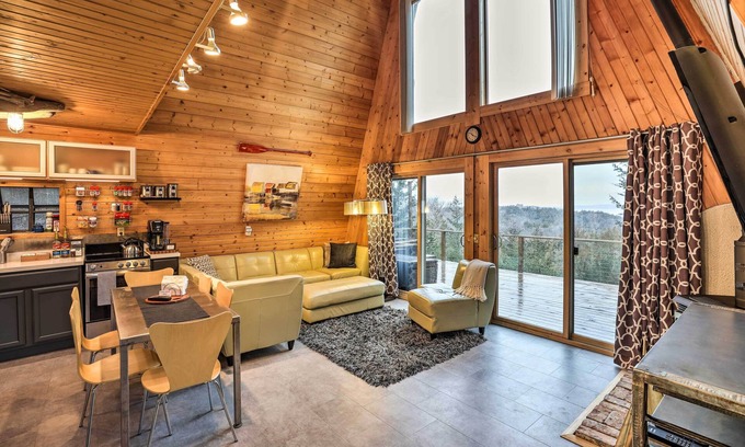 Crofton Cabin | Crofton Cabin w/Tropical Hut & Water Views!