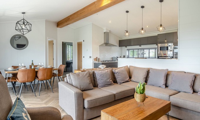 Holt House | Crome - Three Bedroom House, Sleeps 6