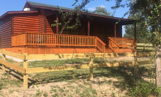 Burneyville Cabin | Cross Timbers Country Cabin #1