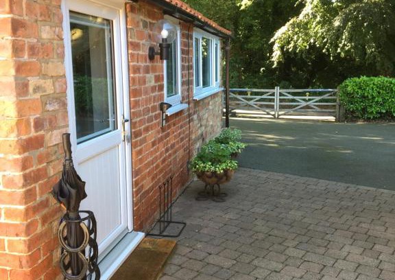 East Ravendale House | Crossways Self-Catering Cottage - Self Contained
