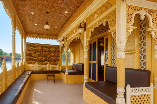 Dal Lake Apartment | Crown Of India Group Of Houseboats