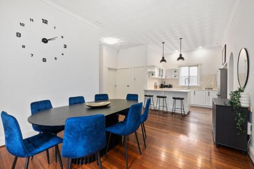 Lathlain House | Crown & Optus Just Steps Away