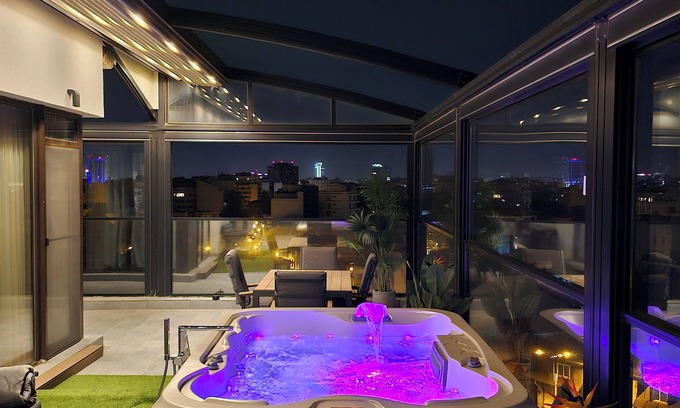 Bucharest City-Centre Apartment | Crown Penthouse - Luxurious, Spa & Vista