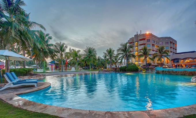 Salalah Hotel | Crowne Plaza Resort Salalah by IHG