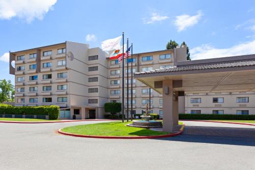 Union City Hotel | Crowne Plaza Silicon Valley North - Union City by IHG