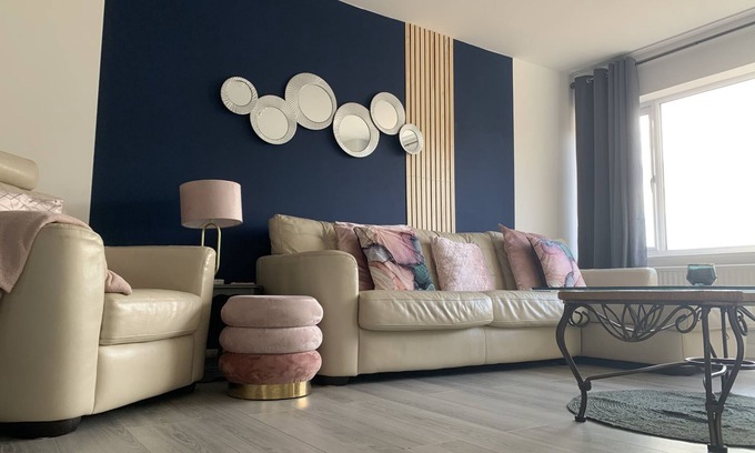 Newark upon Trent House | Crowthorne House Sleeps upto 8 contractors familes