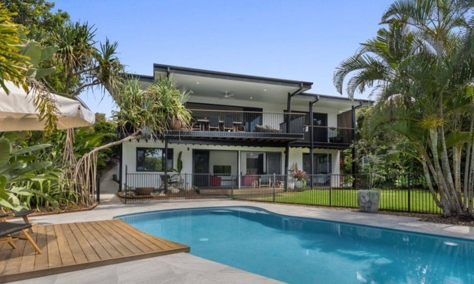 Castaways Beach House | Crusoe Court 3 - Tropical Oasis