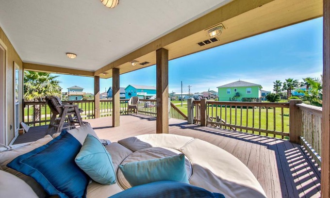 Crystal Beach House | Crystal by the Sea