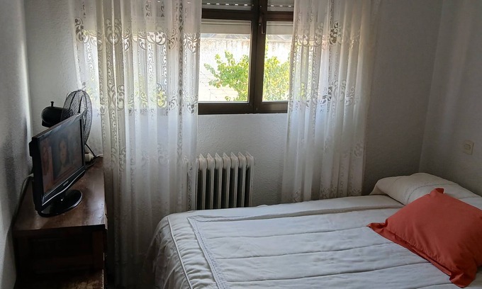 Toledo Bed & Breakfast | Cuarto Privado Doble Toledo Hospital