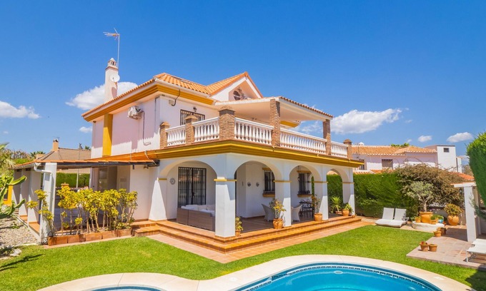 Guadalmar Villa | Cubo's Villa Yedra Guadalmar/Close to the beach/pool heated/wifi/BBQ