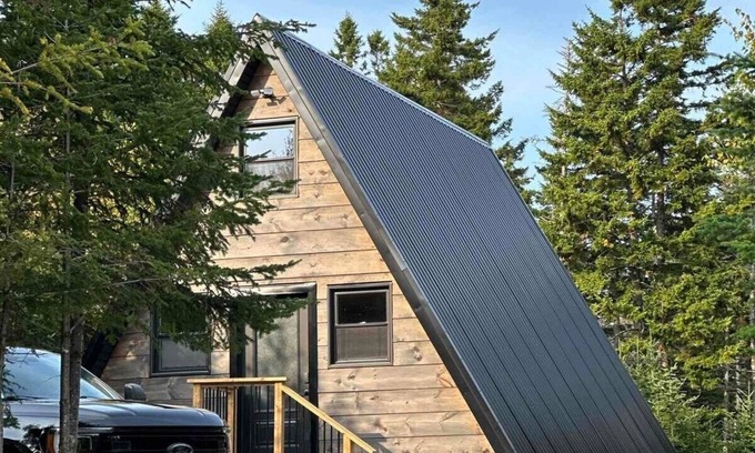 Clifton Royal Cabin | Custom-built Aframe cabin! With hot tub, fire pit, and lake access!