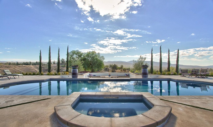 Temecula House | Custom built estate in Wine Country with amazing views/Includes Detached Casita!
