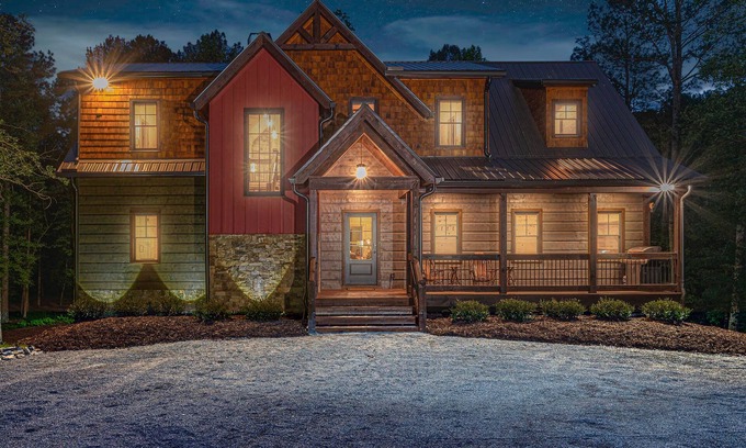 Ellijay Cabin | Custom built mountain house on trout stream with tons of privacy & hot tub.