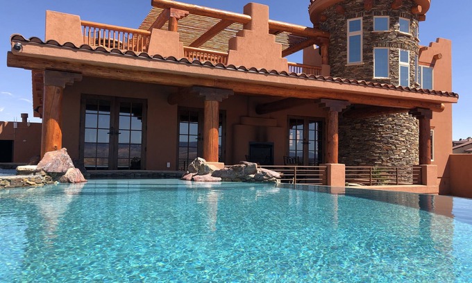 Page House | CUSTOM BUILT STUNNING Home Towering above the Colorado River/Lake Pow