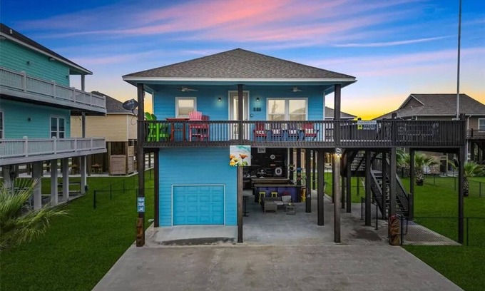 Crystal Beach House | Custom/cozy- beach house, walking distance to beach and everything you need.