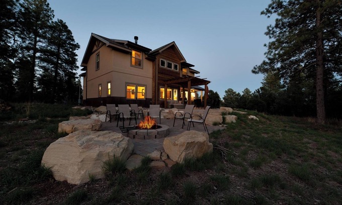 Durango House | Custom Home - 3 Acres - 9 Min to DGO - Hot Tub/Fire Pit/Ping Pong/Arcade Game