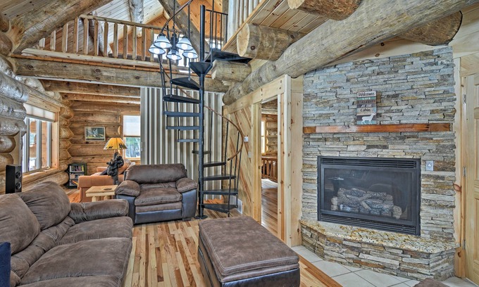 Tustin Cabin | Custom Log Cabin w/Deck & 45 Acres By Pine River!