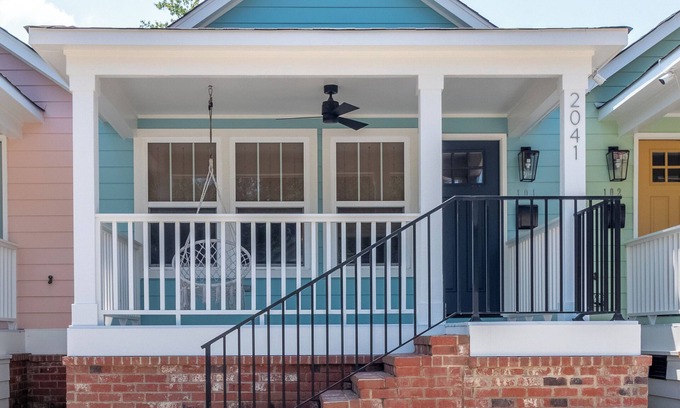 Cooper-Young Historic District House | Cute 2 bedroom pet family friendly great backyard