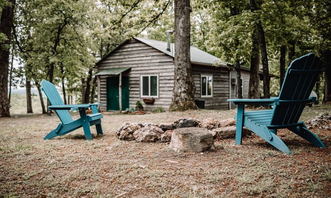 Gainesville House | Cute Ozark Mountain cabin in the woods: a quiet escape or adventurous exploring