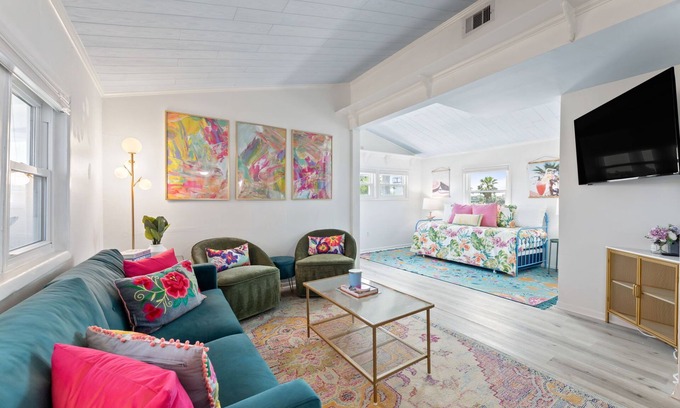 Pirates Beach House | Cute w/hot tub, tiki bar, walk to beach. Just added cowboy pool!