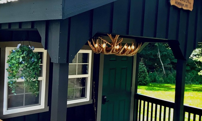 Windham Cabin | Cutest Cabin in Windham walking trail to MTN views corn hole mini golf BBQ grill