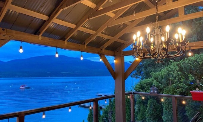 Blind Bay Cabin | Cvit Creek Tiny Cabin on Lakefront on Shuswap Lake - Eagle Bay